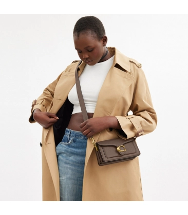 BOLSA COACH NEW YORK TABBY SHOULDER 20 MARROM