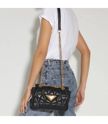 BOLSA MÉDIA MATELASSÊ 944 SCHUTZ PRETO