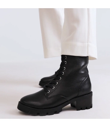 BOTA COTURNO CLÁSSICA SALTO MÉDIO SCHUTZ PRETO