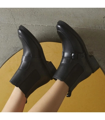 BOTA SALTO BAIXO PIETRA PAULA TORRES PRETO