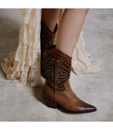BOTA SALTO BAIXO WESTERN LUIZA BARCELOS MARROM