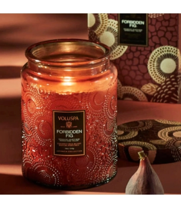 MINI VELA AROMÁTICA POTE VIDRO 50H RELEVO FORBIDDEN FIG VOLUSPA