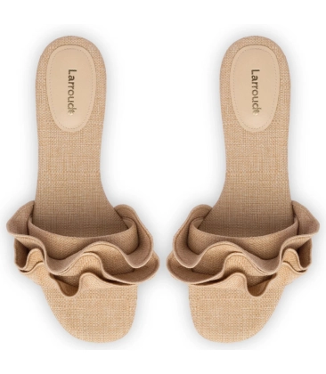 SANDÁLIA RASTEIRA IVY RUFFLE LARROUDÉ BEGE