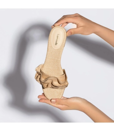 SANDÁLIA RASTEIRA IVY RUFFLE LARROUDÉ BEGE