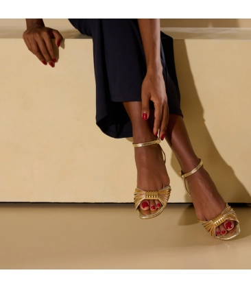 SANDÁLIA RASTEIRA LUIZA BARCELOS DOURADO