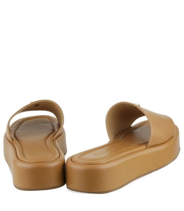 SANDÁLIA SALTO BAIXO FLATFORM SCHUTZ MARROM