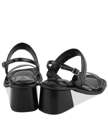 SANDÁLIA SALTO MÉDIO ADRIANA BENTANA PRETO 