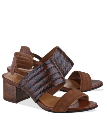 SANDÁLIA SALTO MÉDIO LAURA BOTTI MARROM