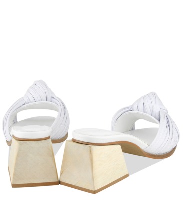 SANDÁLIA SALTO MÉDIO MANOLITA BRANCO