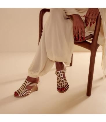 SANDÁLIA MULE SALTO ALTO BY THÁSSIA NAVES DOURADO