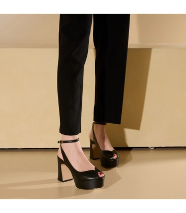 SANDÁLIA SALTO ALTO LUIZA BARCELOS PRETO