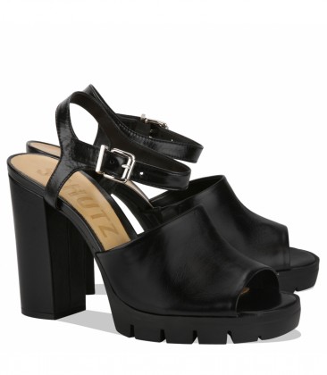 Compre Sandália Schutz Tratorada Verniz Pearl Online
