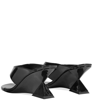 SANDÁLIA SALTO MÉDIO BETSY SCHUTZ PRETO