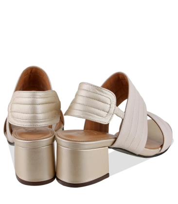 SANDÁLIA SALTO MÉDIO LAURA BOTTI BRANCO