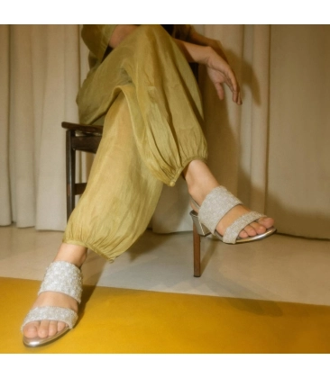 SANDÁLIA SALTO MÉDIO LORENA BOTTI PRATA