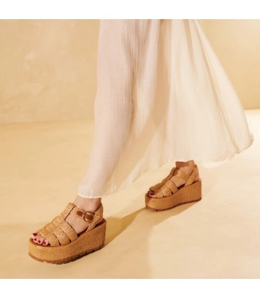 SANDÁLIA SALTO MÉDIO PLATAFORMA LUIZA BARCELOS BEGE