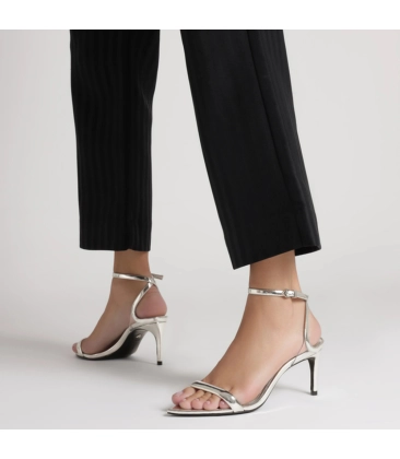 SANDÁLIA SALTO MÉDIO SKYE LEAF SCHUTZ PRATA