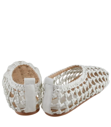 SAPATILHA BY THÁSSIA NAVES LUIZA BARCELOS BRANCO