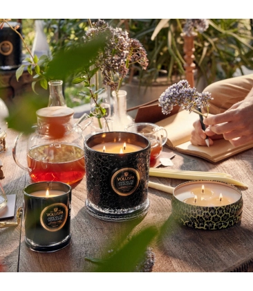 VELA AROMÁTICA LATA 3 PAVIOS 60H JARDIN DE VERVEINE VOLUSPA