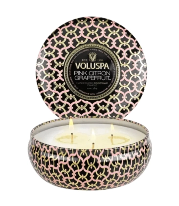 VELA AROMÁTICA LATA 3 PAVIOS 60H PINK CITRON GRAPEFRUIT VOLUSPA
