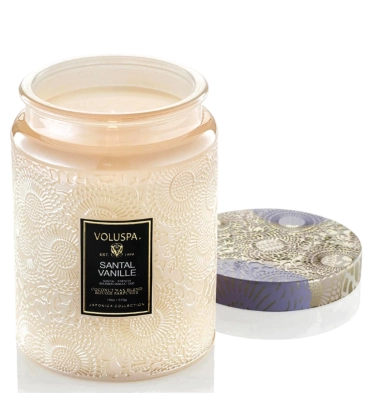 VELA AROMÁTICA 100H POTE VIDRO RELEVO SANTAL VANILLE VOLUSPA