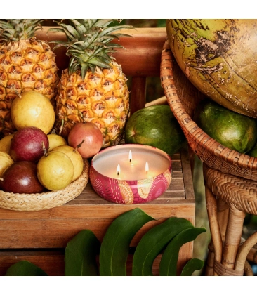 VELA AROMÁTICA 60H LATA 3 PAVIOS RELEVO NAPALI PASSION FRUIT VOLUSPA