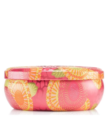 VELA AROMÁTICA 60H LATA 3 PAVIOS RELEVO NAPALI PASSION FRUIT VOLUSPA