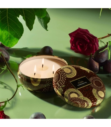 VELA AROMÁTICA LATA 3 PAVIOS RELEVO 60H FORBIDDEN FIG VOLUSPA