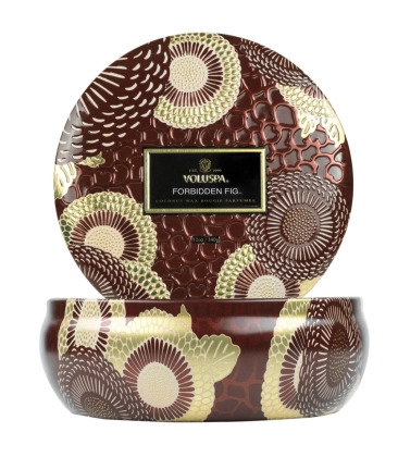 VELA AROMÁTICA LATA 3 PAVIOS RELEVO 60H FORBIDDEN FIG VOLUSPA