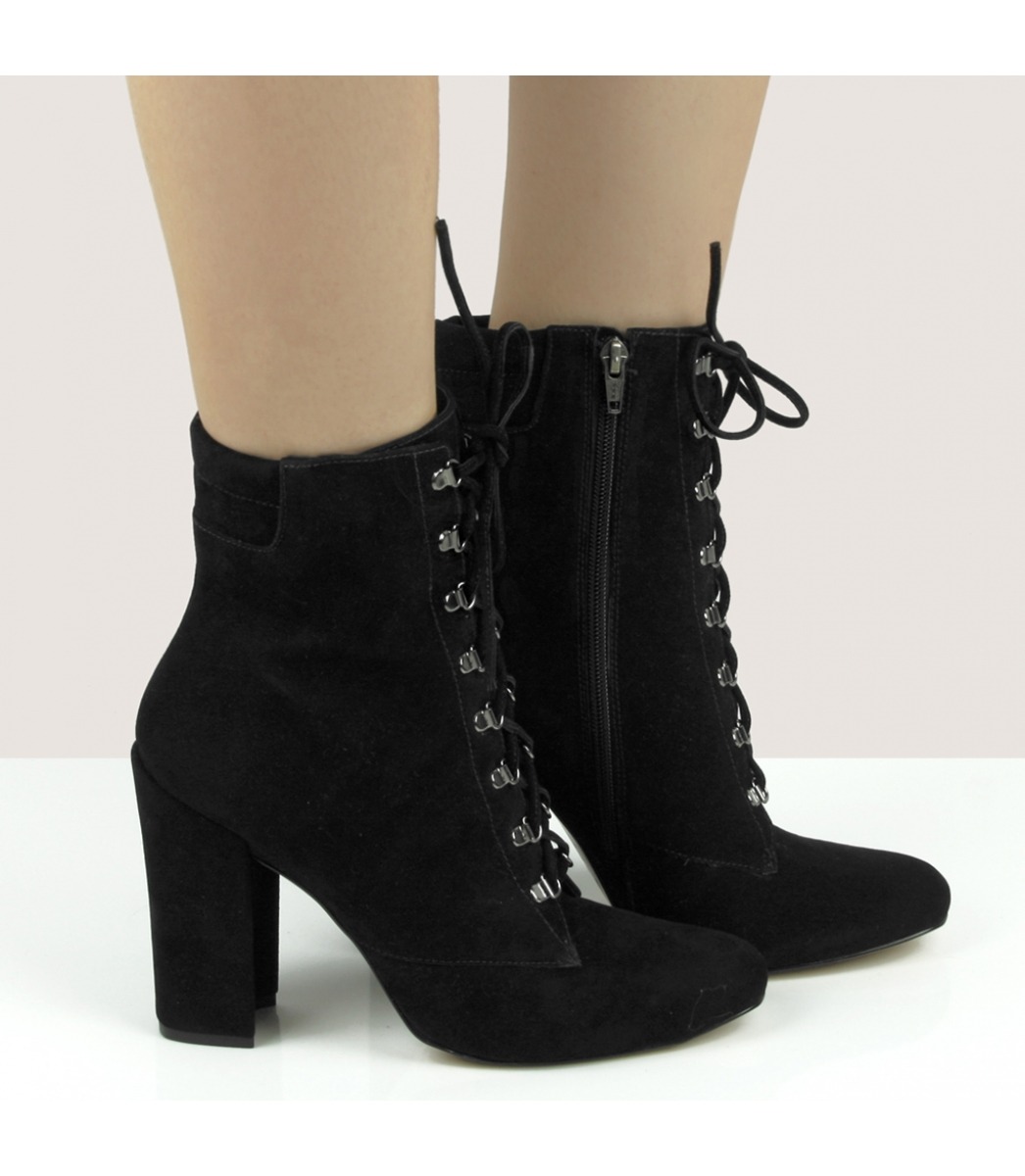 bota preta de amarrar