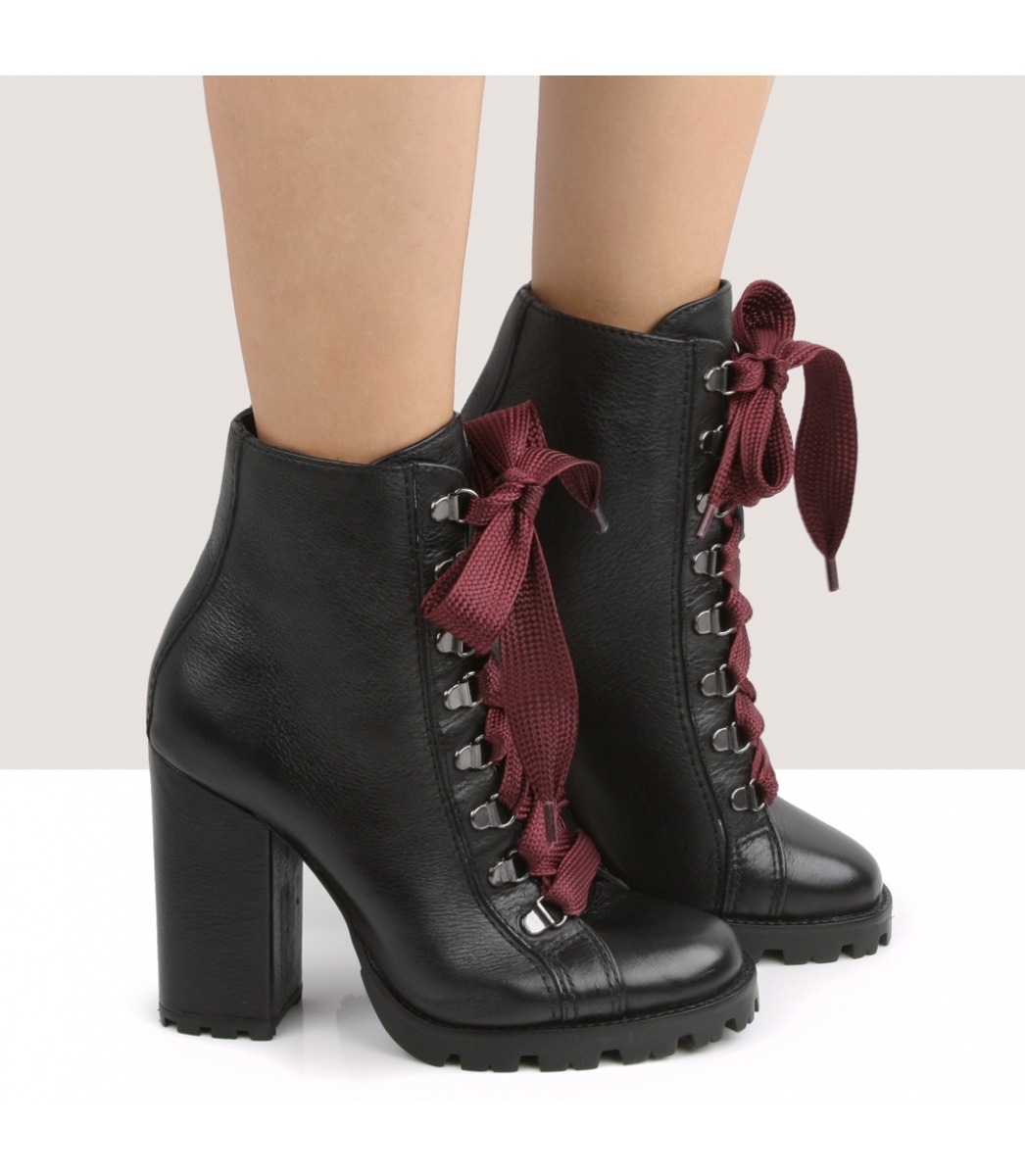 bota de cadarço com salto